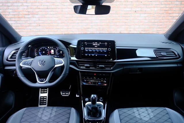 Volkswagen T-Roc 1.5 TSi 150pk DSG R-Line Black Edition | Black Style | App Connect | Panoramadak | Camera | Keyless | Elektrische Achterklep | Matrix LED | Winter Pakket