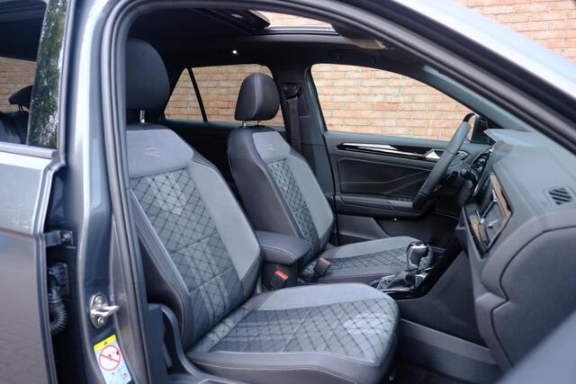 Volkswagen T-Roc 1.5 TSi 150pk DSG R-Line Black Edition | Black Style | App Connect | Panoramadak | Camera | Keyless | Elektrische Achterklep | Matrix LED | Winter Pakket