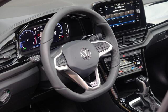 Volkswagen T-Roc 1.5 TSi 150pk DSG R-Line Black Edition | Black Style | App Connect | Panoramadak | Camera | Keyless | Elektrische Achterklep | Matrix LED | Winter Pakket