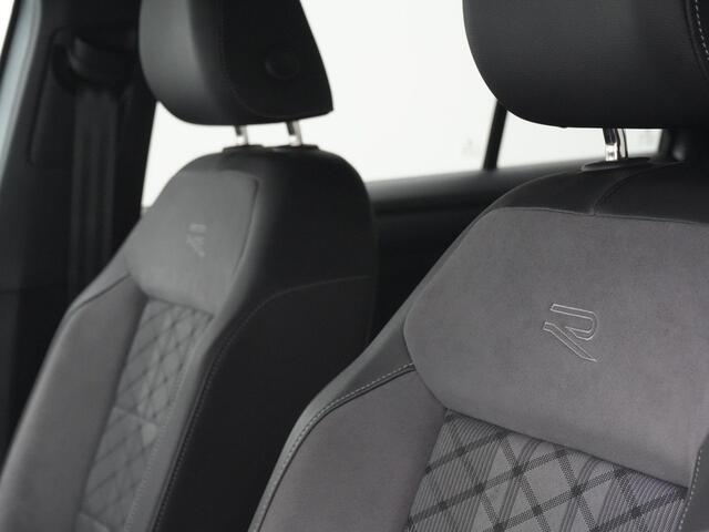 Volkswagen T-Roc 1.5 TSI 150 pk DSG R-Line | IQ Light | Black Style | Adaptive Cruise | Park Assist | Apple Carplay/Android Auto | DAB | 18 inch