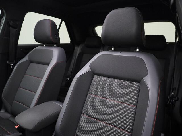 Volkswagen T-Roc 1.5TSI/150PK Sport R DSG · Panoramadak ·Navigatie · Apple/Android · Garantie t/m 25-03-2026 of 100.000km