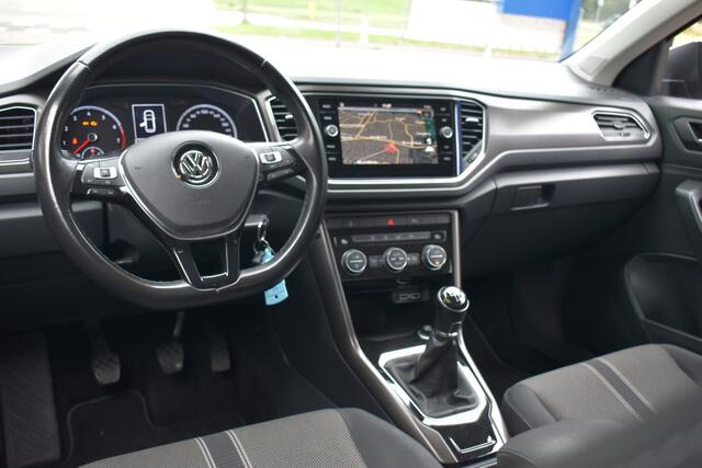 Volkswagen T-Roc 1.0 TSI Style Navigatie | Carplay | Adaptieve Cruise | 12 mnd BOVAG garantie | Whatsapp 06-53188999