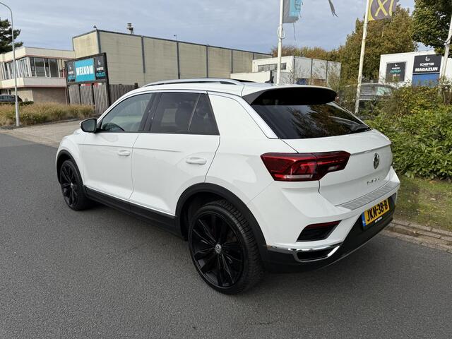Volkswagen T-Roc 1.5 TSI 150PK DSG SportoPanooTrekhaak