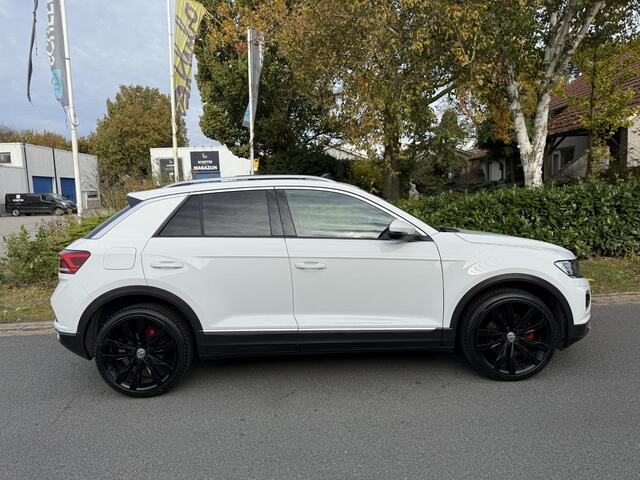 Volkswagen T-Roc 1.5 TSI 150PK DSG SportoPanooTrekhaak