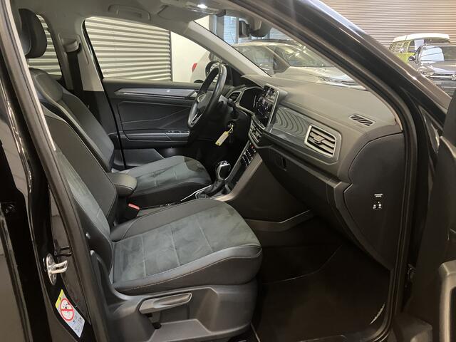 Volkswagen T-Roc 1.5 TSI STYLE/IQ DRIVE/IQ LIGHT/ TREKHAAK/17 INCH/ENZ