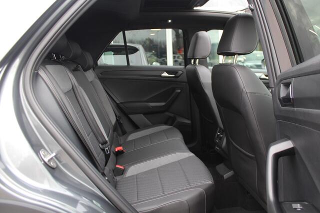 Volkswagen T-Roc 2.0 TSI 4Motion Sport 3x R-line / Panoramadak / CarPlay / Parkeerhulp V+A / 18'' / Stoelverwarming / Dodehoek / ACC