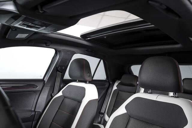 Volkswagen T-Roc 2.0 TSI 190 PK 4Motion Sport - Automaat Orig. NL | S/K-Panodak | Adapt. Cruise | Stoelverw. | PDC | NAV + App. Connect | ECC | Afn. Trekhaak | DAB | LM 17" |