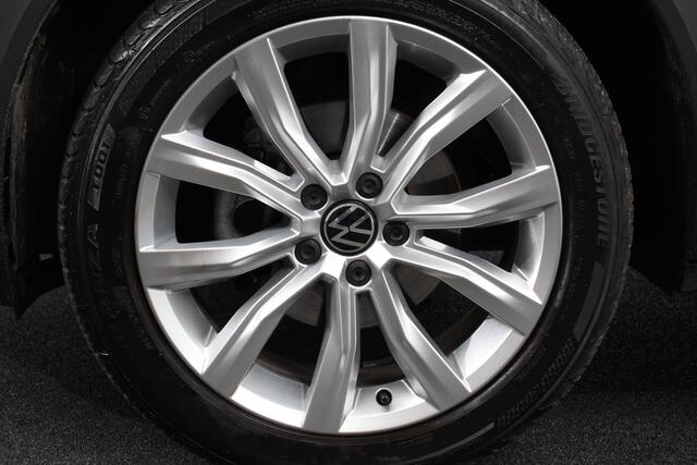 Volkswagen T-Roc 1.5 TSI 150pk DSG Style | two tone | Navigatie | Apple Carplay/Android Auto | Parkeersensoren | Camera | Adaptive Cruise Control | Blind Spot Assist | Park Assist | Stoel- en stuurverwarming | Elektrische achterklep | LED-koplampen