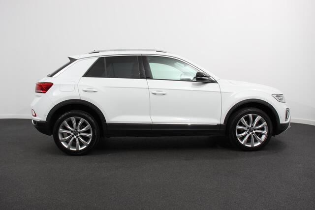 Volkswagen T-Roc 1.5 TSI 150pk DSG Style | two tone | Navigatie | Apple Carplay/Android Auto | Parkeersensoren | Camera | Adaptive Cruise Control | Blind Spot Assist | Park Assist | Stoel- en stuurverwarming | Elektrische achterklep | LED-koplampen