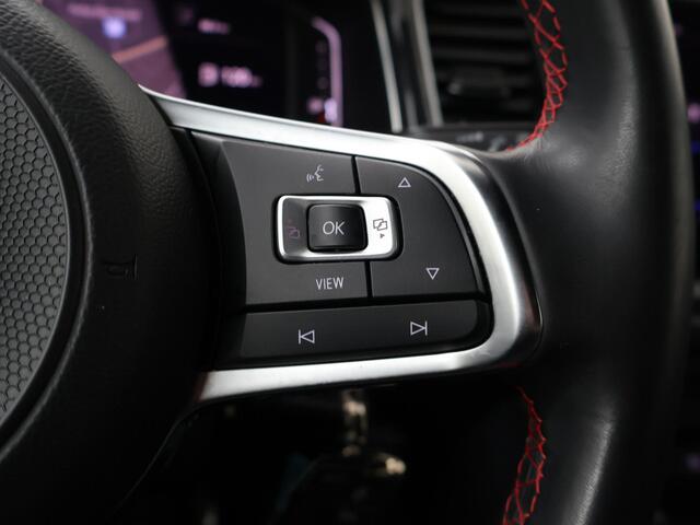 Volkswagen T-Roc 1.5 TSI Sport Business R | 150 PK | Multifunctioneel stuurwiel | Stoelverwarming | Trekhaak |