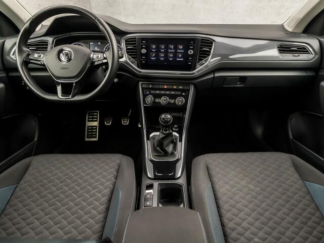 Volkswagen T-Roc 1.0 TSI Sport (APPLE CARPLAY, GROOT NAVI, CLIMATE, CAMERA, LED KOPLAMPEN, SPORTSTOELEN, ADAPTIVE CRUISE, DAB+, NIEUWSTAAT)