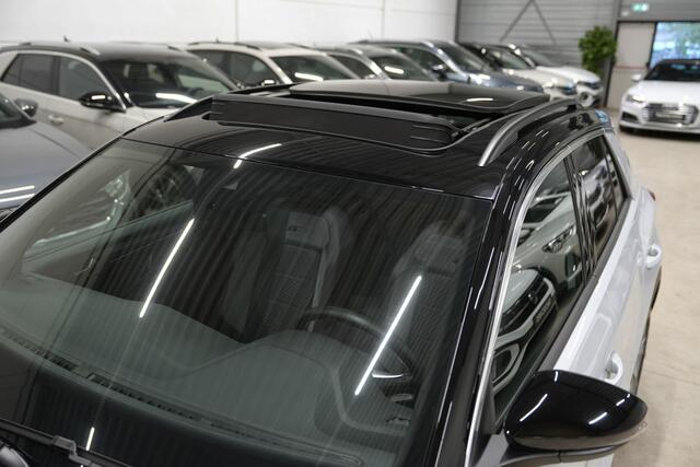 Volkswagen T-Roc 1.5 TSI 3x R-Line DSG * Pano - Virtual - Trekhaak - Camera - ACC - App *