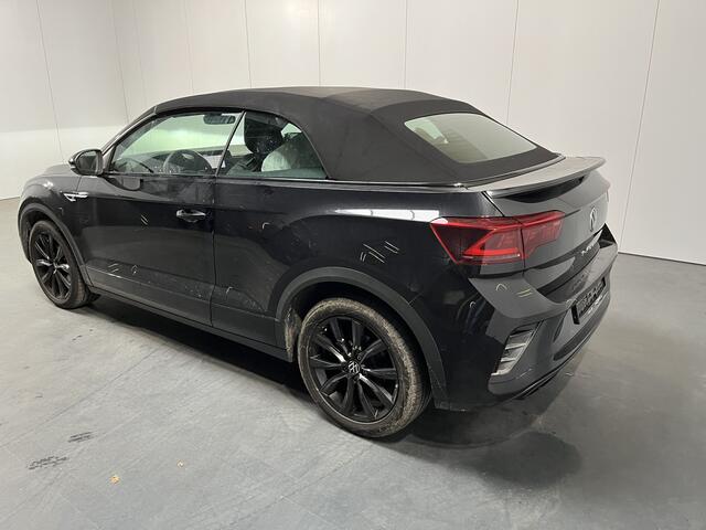 Volkswagen T-Roc Cabrio 1.5 TSI 2x R-Line / AUTOMAAT/ BLACK STYLE/ CAMERA/ PARK. SENSOREN/ DODE HOEK/ STOEL-STUURVERWARM./ IQ. LIGHT/ DIGITAL DASHBOARD/ ADAPT. CRUISE/ APP CONNECT/ NAVI/ CLIMA/ DAB/ 18" LMV