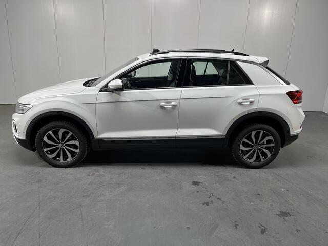 Volkswagen T-Roc 1.5 TSI Style / AUTOMAAT/ TREKHAAK/ CAMERA/ PARK. SENSOREN/ LEDEREN MEMORY SEATS/ KEYLESS/ IQ. LIGHT/ STOEL-STUURVERWARM./ DIGITAL DASHBOARD/ ADAPT. CRUISE/ APP CONNECT/ NAVI/ CLIMA/ DAB/ 17" LMV