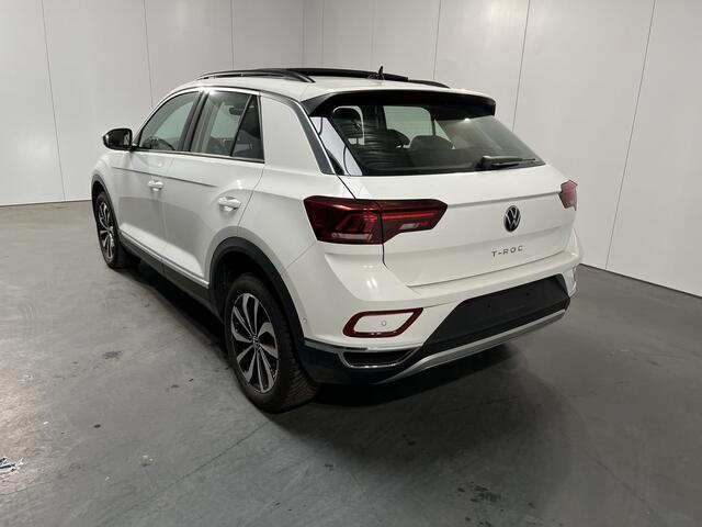 Volkswagen T-Roc 1.5 TSI Style / AUTOMAAT/ TREKHAAK/ CAMERA/ PARK. SENSOREN/ LEDEREN MEMORY SEATS/ KEYLESS/ IQ. LIGHT/ STOEL-STUURVERWARM./ DIGITAL DASHBOARD/ ADAPT. CRUISE/ APP CONNECT/ NAVI/ CLIMA/ DAB/ 17" LMV