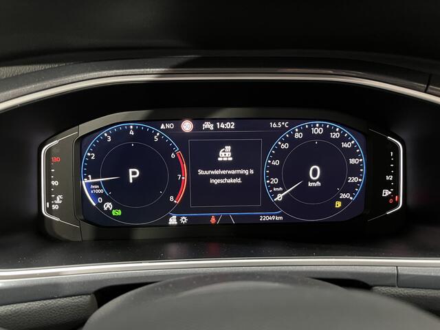 Volkswagen T-Roc 1.5 TSI Style / AUTOMAAT/ TREKHAAK/ CAMERA/ PARK. SENSOREN/ LEDEREN MEMORY SEATS/ KEYLESS/ IQ. LIGHT/ STOEL-STUURVERWARM./ DIGITAL DASHBOARD/ ADAPT. CRUISE/ APP CONNECT/ NAVI/ CLIMA/ DAB/ 17" LMV