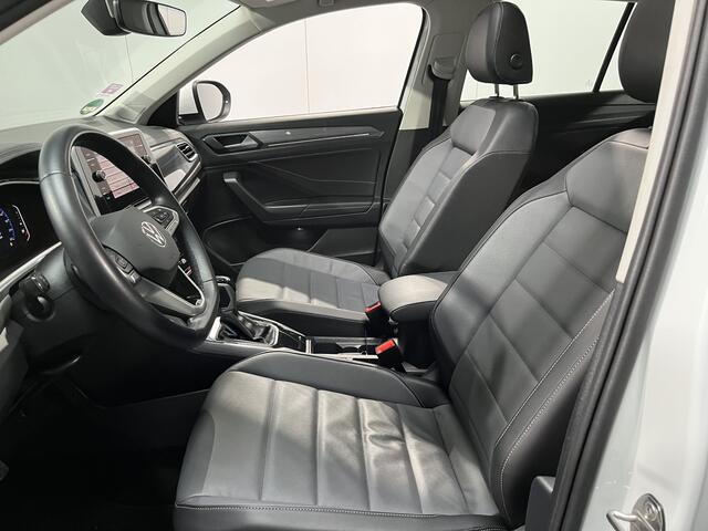 Volkswagen T-Roc 1.5 TSI Style / AUTOMAAT/ TREKHAAK/ CAMERA/ PARK. SENSOREN/ LEDEREN MEMORY SEATS/ KEYLESS/ IQ. LIGHT/ STOEL-STUURVERWARM./ DIGITAL DASHBOARD/ ADAPT. CRUISE/ APP CONNECT/ NAVI/ CLIMA/ DAB/ 17" LMV