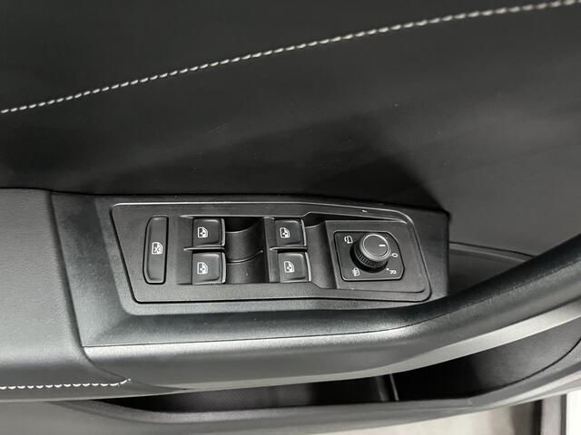 Volkswagen T-Roc 1.5 TSI Style / AUTOMAAT/ TREKHAAK/ CAMERA/ PARK. SENSOREN/ LEDEREN MEMORY SEATS/ KEYLESS/ IQ. LIGHT/ STOEL-STUURVERWARM./ DIGITAL DASHBOARD/ ADAPT. CRUISE/ APP CONNECT/ NAVI/ CLIMA/ DAB/ 17" LMV