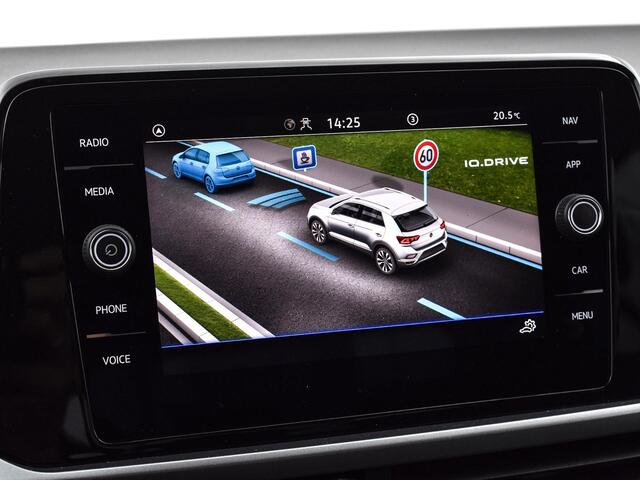 Volkswagen T-Roc 1.5 TSI 150pk DSG Life Edition · Keyless · Camera · Apple/Android Car Play · Navigatie · Stoelverwarming · 17'' Inch ·