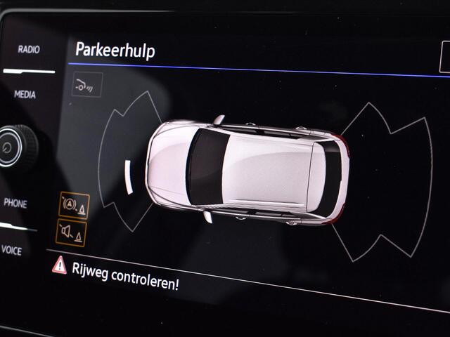 Volkswagen T-Roc 1.5 TSI 150pk DSG Life Edition · Keyless · Camera · Apple/Android Car Play · Navigatie · Stoelverwarming · 17'' Inch ·