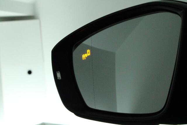 Volkswagen T-Roc 1.5 TSI 150pk DSG Style Trekhaak Camera Stoelverwarming Led Navigatie