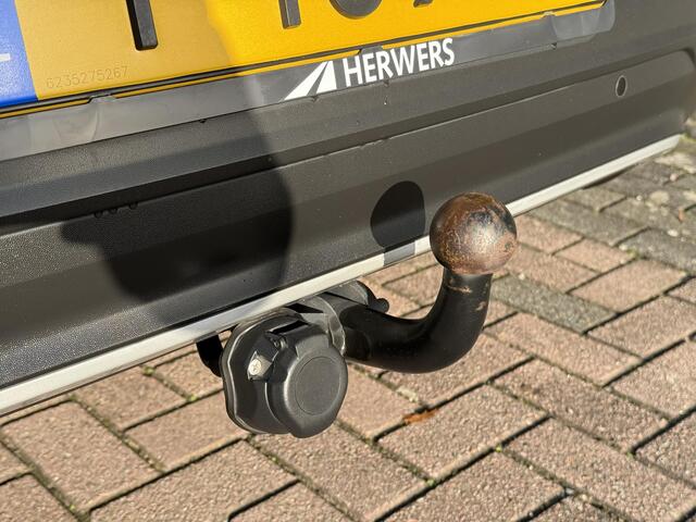 Volkswagen T-Roc 1.5 TSI Sport Business R / Trekhaak / 1500KG Trekgewicht / Adaptive Cruise / Stoel+Stuur Verwarming / Elektrische Achterklep / Apple Carplay&Android Auto /