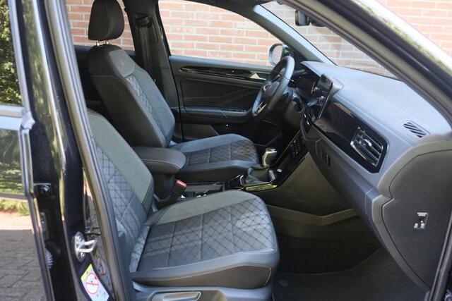 Volkswagen T-Roc 1.5 TSi 150pk DSG R-Line Black Edition | Black Style | App Connect | Panoramadak | Camera | Keyless | Elektrische Achterklep | Matrix LED | Winter Pakket
