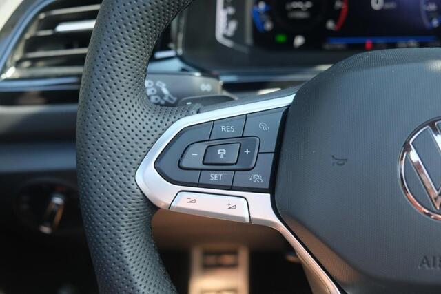 Volkswagen T-Roc 1.5 TSi 150pk DSG R-Line Black Edition | Black Style | App Connect | Panoramadak | Camera | Keyless | Elektrische Achterklep | Matrix LED | Winter Pakket