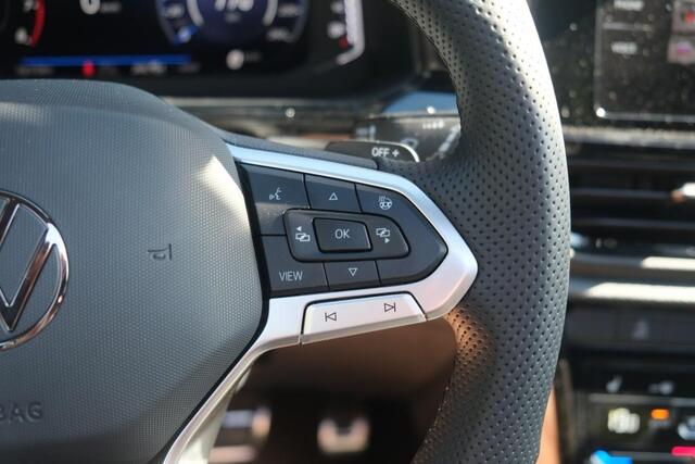 Volkswagen T-Roc 1.5 TSi 150pk DSG R-Line Black Edition | Black Style | App Connect | Panoramadak | Camera | Keyless | Elektrische Achterklep | Matrix LED | Winter Pakket