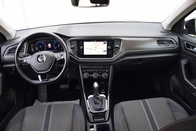 Volkswagen T-Roc 1.5 TSI Sport Business R DSG Automaat | BOVAG Garantie | Virtual Cockpit | Navigatie | Achteruitrijcamera | 18'' Velgen Met All Season Banden | Adaptive Cruise | Stoelverwarming |