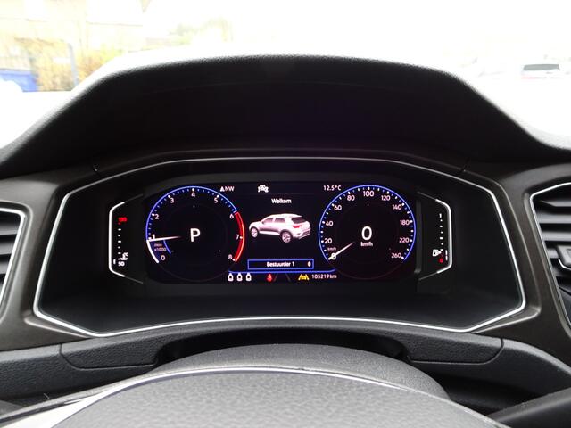 Volkswagen T-Roc 1.5 TSI Style Business Navigatie, carplay, trekhaak, licht metalen velgen, parkeersensoren voor en achter, stoel verwarming, automaat, enz.