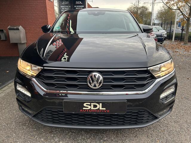 Volkswagen T-Roc 1.0 TSI Style // LED // APPLE CARPLAY / ANDROID AUTO // CLIMA // PDC V+A // STOELVERWARMING