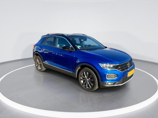 Volkswagen T-Roc 1.5 TSI 150pk DSG Sport · Camera · Elektrische Achterklep · Afneembare Trekhaak · Apple/Android Car Play · Navigatie · Active Info Display · Getint Glas ·