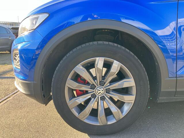 Volkswagen T-Roc 1.5 TSI 150pk DSG Sport · Camera · Elektrische Achterklep · Afneembare Trekhaak · Apple/Android Car Play · Navigatie · Active Info Display · Getint Glas ·