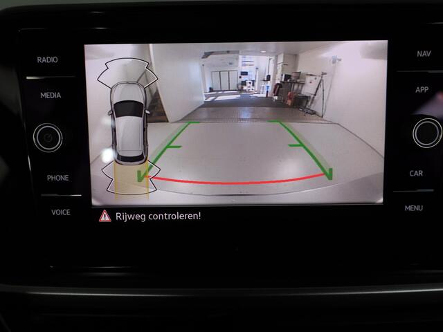 Volkswagen T-Roc 1.5 TSI Life Edition 150 pk Automaat (DSG) | Verlengde garantie | Navigatie via App | Parkeersensoren (Park assist) | Achteruitrijcamera | Adaptieve cruise control |