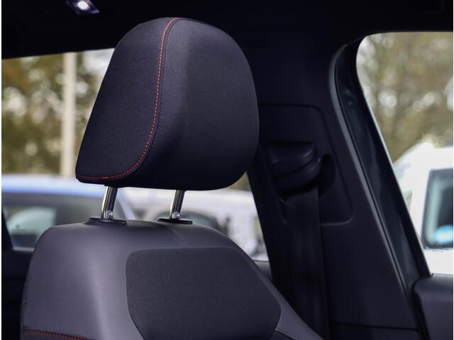 Volkswagen T-Roc 1.5 TSI Sport 150pk Panoramadak Trekhaak