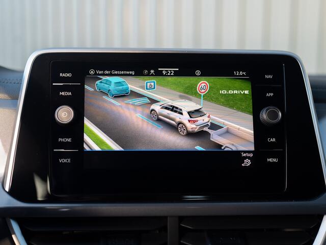 Volkswagen T-Roc 1.5 TSI 150Pk DSG Style | Trekhaak afnb. | IQ Light | Allseason banden | Prijs Rijklaar!!