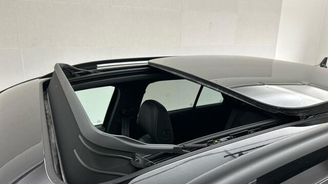 Volkswagen T-Roc 1.5 TSI R-LINE 150PK BLACK EDITION DSG | Panoramadak | LED Matrix | El. achterklep