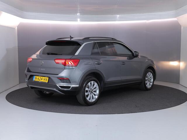 Volkswagen T-Roc 1.0 TSI Style 110 pk | Navigatie | Parkeersensoren | Adaptieve cruise control | Autom. airco | Apple Carplay/Android Auto |