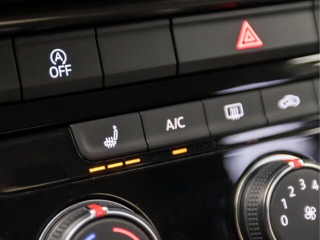 Volkswagen T-Roc 1.0 TSI Sport (STOELVERWARMING, TREKHAAK, GETINT GLAS, SPORTSTOELEN, PARKEERSENSOREN, ARMSTEUN, BLUETOOTH, NIEUWSTAAT)