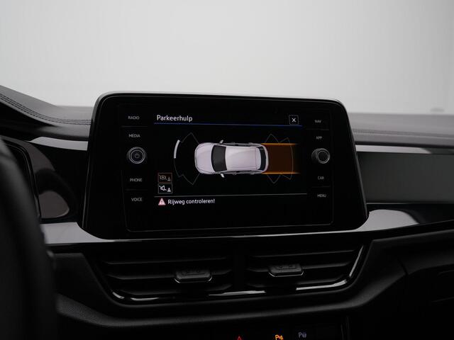 Volkswagen T-Roc 1.5 TSI 150 pk DSG R-Line | IQ Light | Parkeersensoren voor/achter | Adaptive Cruise | Carplay