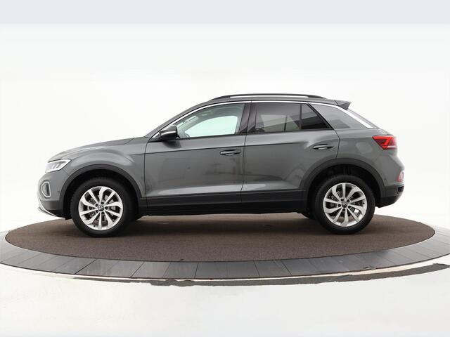 Volkswagen T-Roc 1.5 TSI 150pk DSG Life Edition · Camera · Keyless · Apple/Android Car Play · Navigatie · P-Sensoren · Parkeer Assistent · 17'' Inch · Garantie t/m 30-01-2027