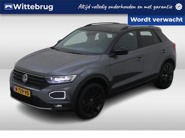 Volkswagen T-Roc 1.5 TSI Sport / AUTOMAAT/ PANO/ BLACK STYLE/ BEATS AUDIO/ CAMERA/ PARK. SENSOREN/ STOELVERWARM./ LED/ DIGITAL DASHBOARD/ ELEK. ACHTERKLEP/ NAVI/ CLIMA/ 19" LMV