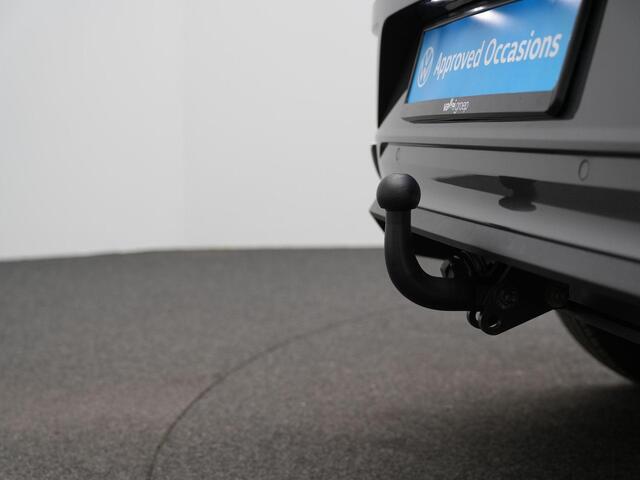Volkswagen T-Roc 1.5 TSI 150 pk DSG R-Line | Trekhaak | Leder | Achteruitrijcamera | Navigatie | Stoelverwarming | Adaptive Cruise