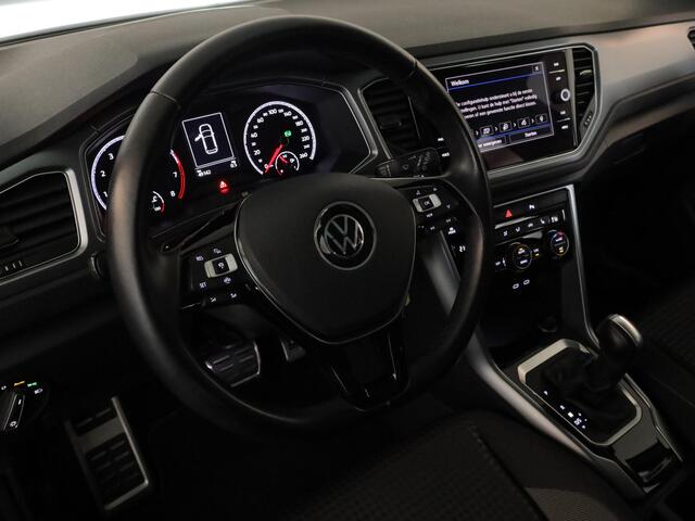 Volkswagen T-Roc 1.5 TSI Style 150 pk Automaat (DSG) | Navigatie | Panoramadak | Parkeersensoren | Achteruitrijcamera | Stoelverwarming | LED koplampen |