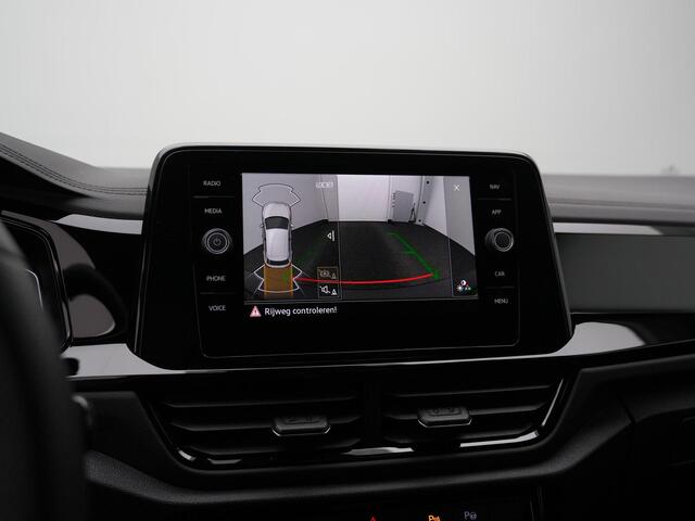 Volkswagen T-Roc 1.5 TSI 150 pk DSG R-Line Edition | Panoramadak | Trekhaak | IQ Light | Achteruitrijcamera | Navigatie | Stoelverwarming