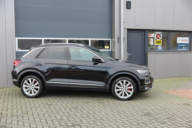 Volkswagen T-Roc 1.5 TSI 150pk DSGSport Camera , Virtual Cockpit , Navi , Led , Carplay, DAB+ ,PDC, LMV, Electr. bedienbare achterklep, Schakelflippers aan stuurwiel etc..