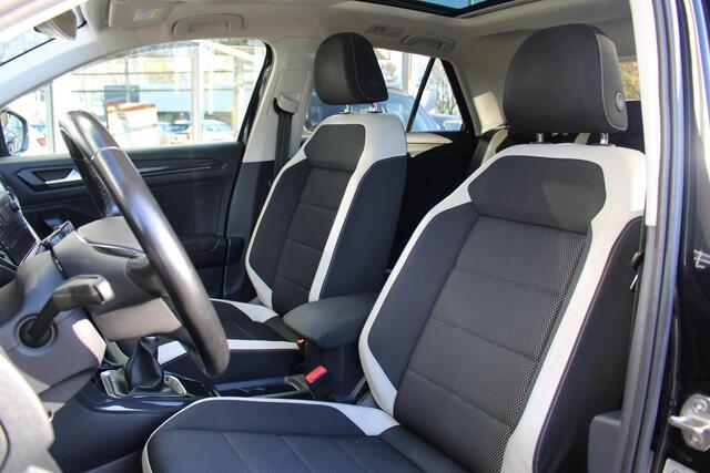 Volkswagen T-Roc 1.5 TSI Sport | Panoramadak | Virtual | Adaptieve cruise | Achteruitrij camera