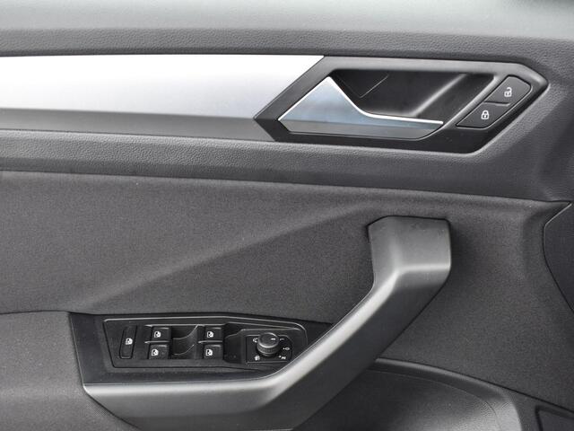 Volkswagen T-Roc 1.5 TSI 150pk DSG Life Edition · Apple/Android Car Play · Camera · Keyless · Navigatie · P-Sensoren · Park Assist · 17'' Inch · Garantie t/m Februari 2027