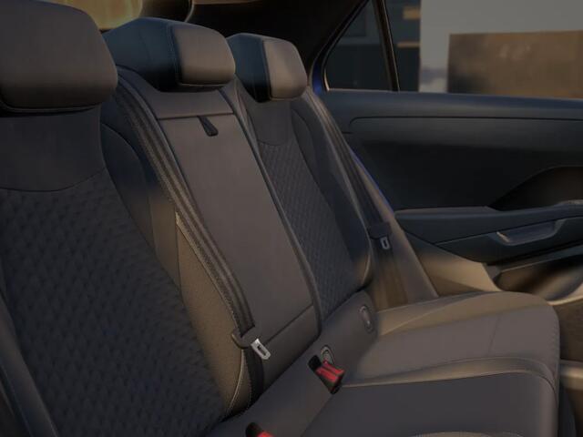 Volkswagen T-Roc 1.5 eTsi R-Line First Edition 150 pk 7 versn. DSG · Achteruitrijcamera · Electrische achterklep · Trekhaak ·